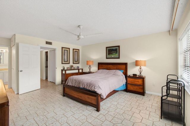 5066 Lakefront Boulevard B, Delray Beach, FL 33484