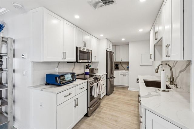 5400 N Ocean Drive E Pha, Singer Island, FL 33404