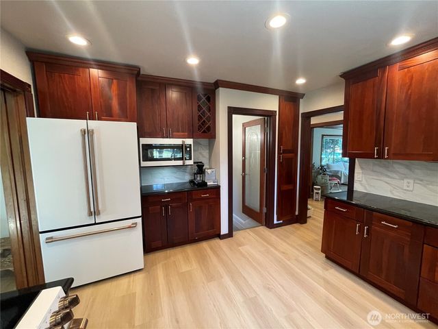 6722 River Road E, Puyallup, WA 98371