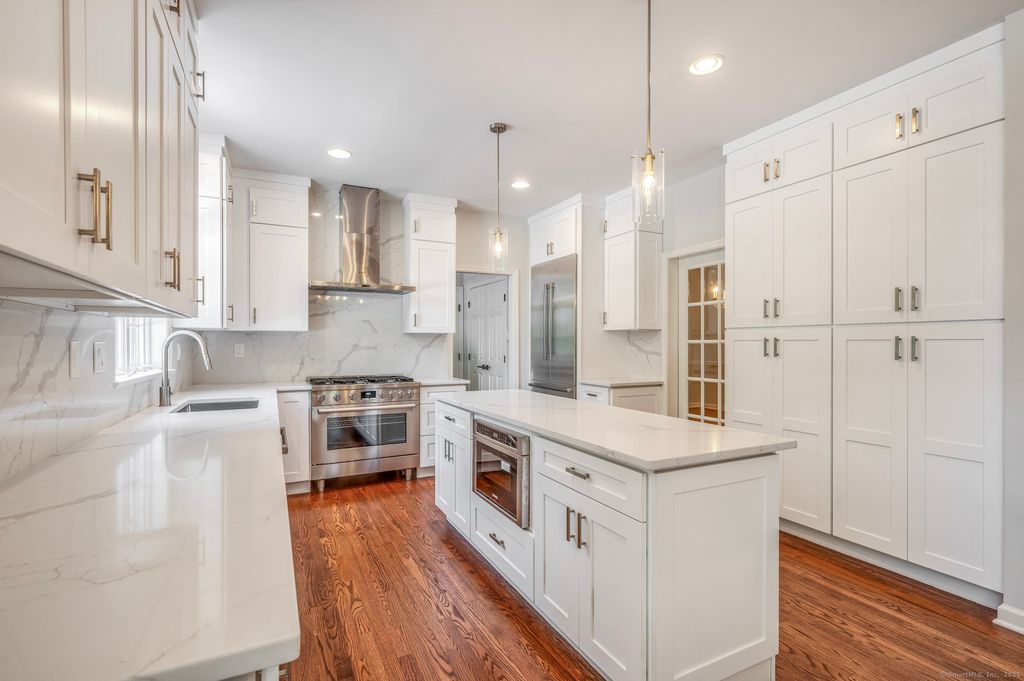 12B Hickory Drive, Greenwich, CT 06831