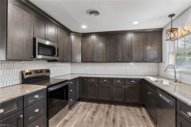 902 Laurel AVE, Chesapeake, VA 23325