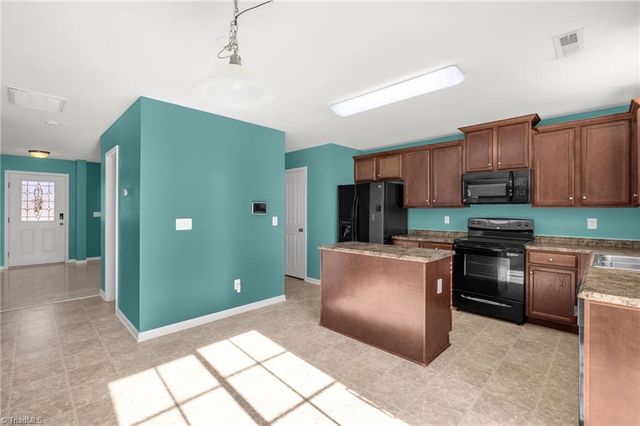 1804 Pine Cove Court, Winston-salem, NC 27127