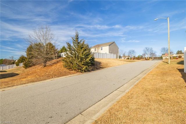 1804 Pine Cove Court, Winston-salem, NC 27127