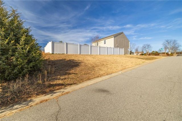 1804 Pine Cove Court, Winston-salem, NC 27127