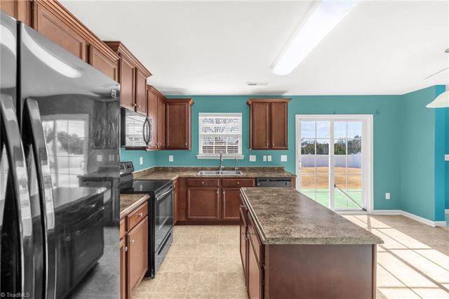 1804 Pine Cove Court, Winston-salem, NC 27127