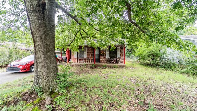 2710 Villa Boulevard, Fayetteville, AR 72703