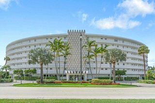 2505 S OCEAN Boulevard 303, Palm Beach, FL 33480