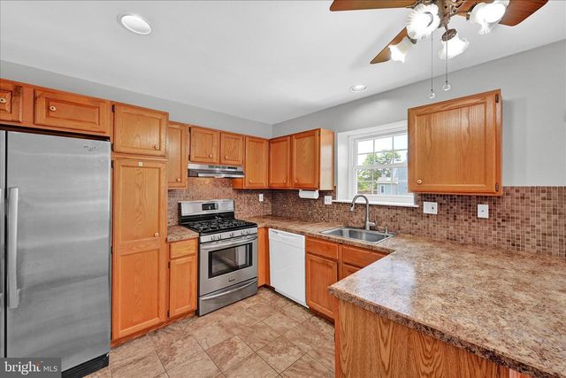 621 KENNEY LN, Brookhaven, PA 19015