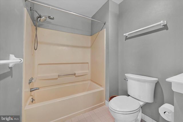 621 KENNEY LN, Brookhaven, PA 19015