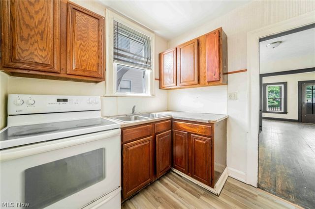 1318 Middle Avenue, Elyria, OH 44035