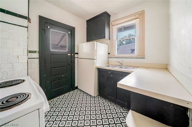 1318 Middle Avenue, Elyria, OH 44035