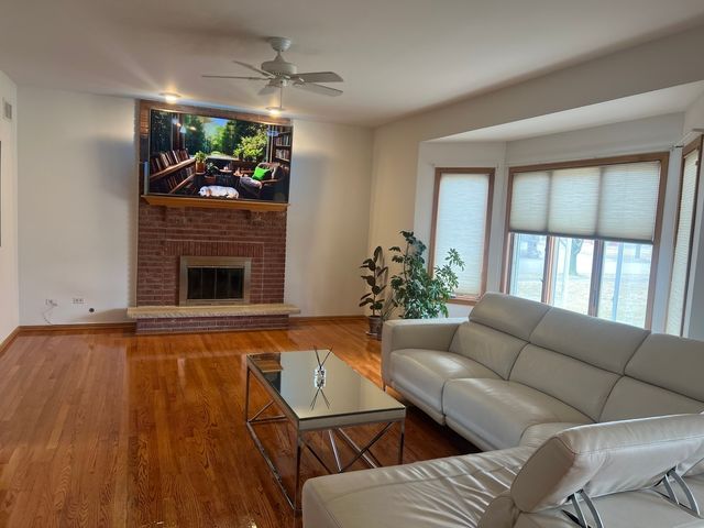 617 The Hague, Peotone, IL 60468