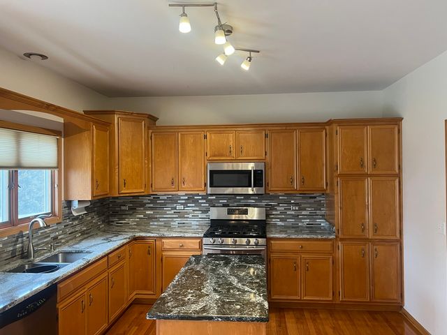 617 The Hague, Peotone, IL 60468