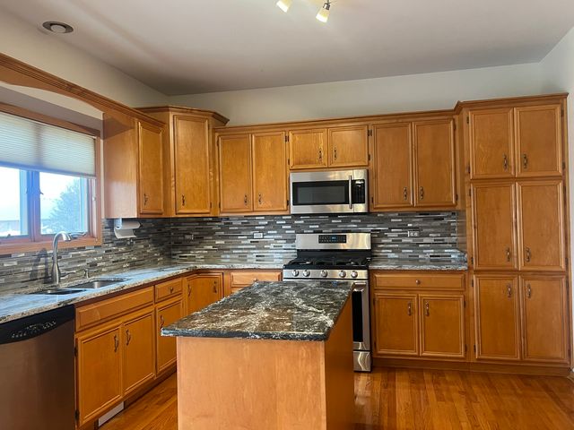 617 The Hague, Peotone, IL 60468