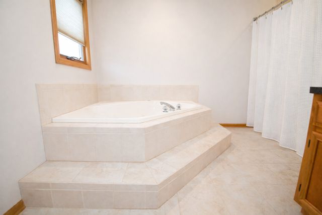 617 The Hague, Peotone, IL 60468