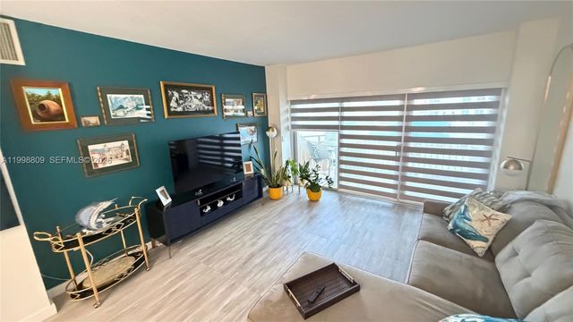 1965 S Ocean Dr 5D, Hallandale Beach, FL 33009