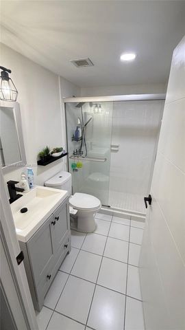 1965 S Ocean Dr 5D, Hallandale Beach, FL 33009