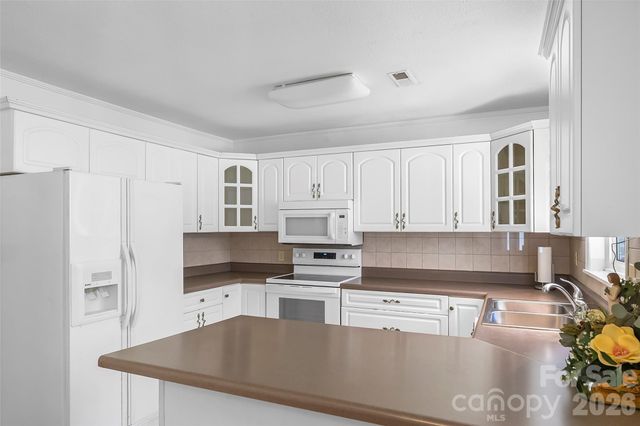 512 Paxton Creek Road, Marion, NC 28752