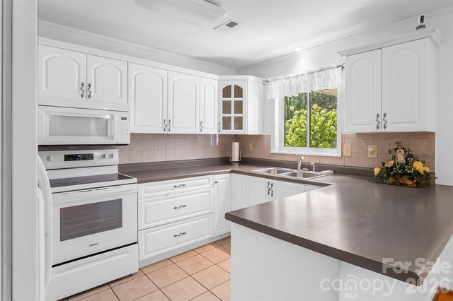 512 Paxton Creek Road, Marion, NC 28752