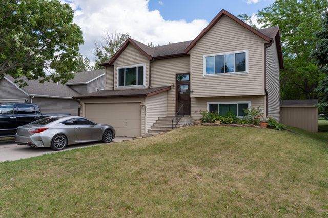 2858 26th Street Circle S, Moorhead, MN 56560