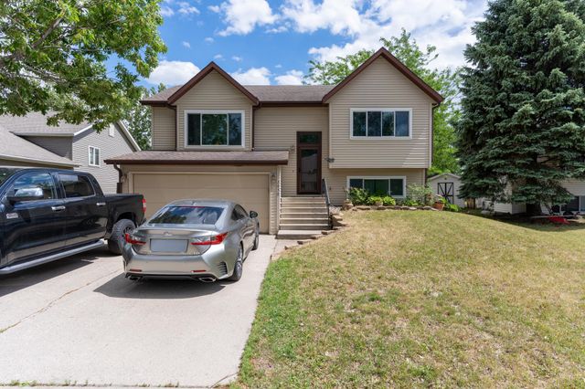 2858 26th Street Circle S, Moorhead, MN 56560
