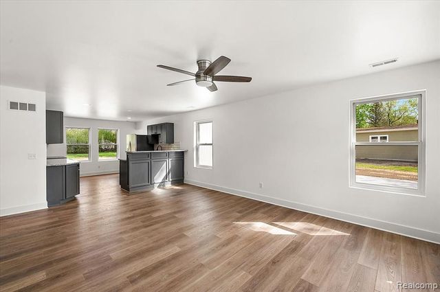 6165 Woodsdale Drive, Grand Blanc, MI 48439