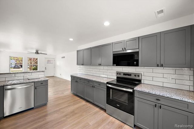 6165 Woodsdale Drive, Grand Blanc, MI 48439