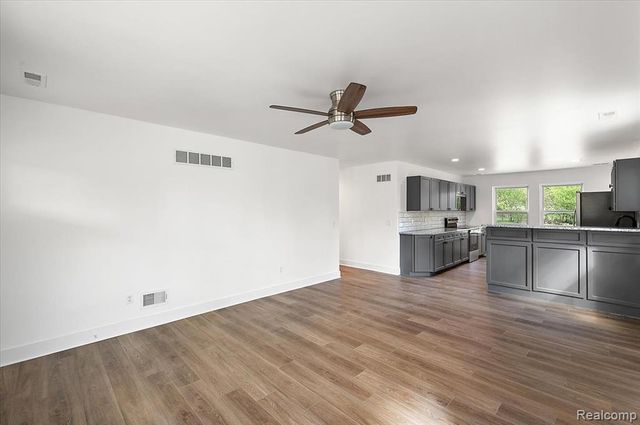 6165 Woodsdale Drive, Grand Blanc, MI 48439