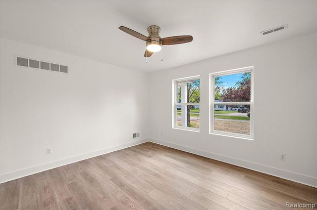 6165 Woodsdale Drive, Grand Blanc, MI 48439