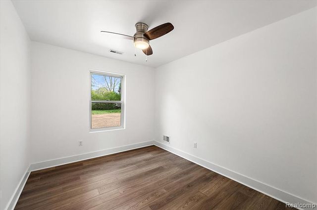 6165 Woodsdale Drive, Grand Blanc, MI 48439