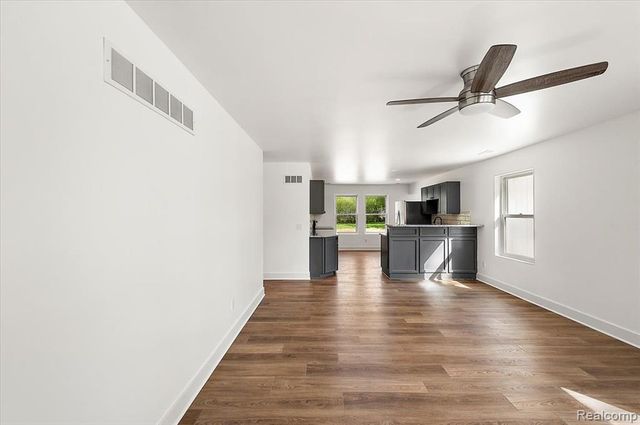 6165 Woodsdale Drive, Grand Blanc, MI 48439