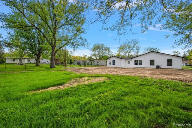 6165 Woodsdale Drive, Grand Blanc, MI 48439