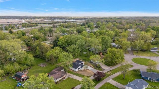 6165 Woodsdale Drive, Grand Blanc, MI 48439