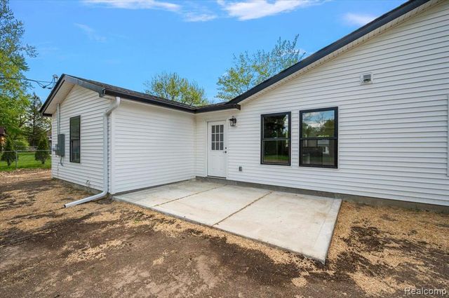 6165 Woodsdale Drive, Grand Blanc, MI 48439