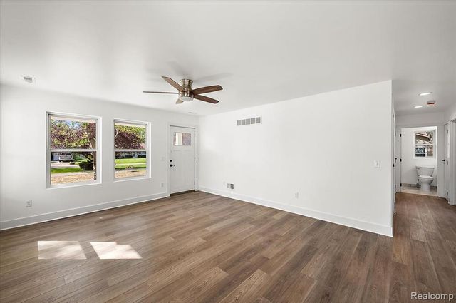 6165 Woodsdale Drive, Grand Blanc, MI 48439