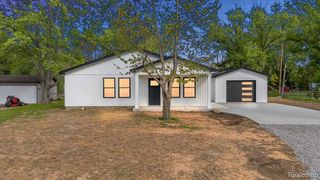 6165 Woodsdale Drive, Grand Blanc, MI 48439