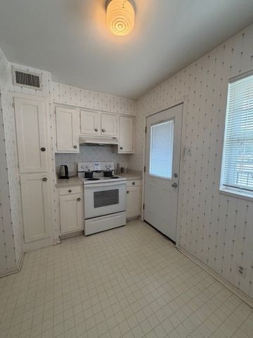 3016 Mahanna Springs Drive C, Dallas, TX 75235