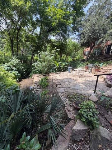 3016 Mahanna Springs Drive C, Dallas, TX 75235