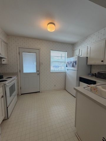 3016 Mahanna Springs Drive C, Dallas, TX 75235
