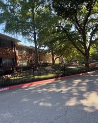 3016 Mahanna Springs Drive C, Dallas, TX 75235