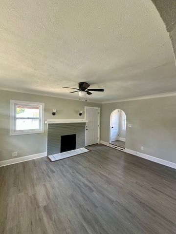 233 Oakwood Avenue, Rockford, IL 61101
