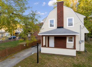 233 Oakwood Avenue, Rockford, IL 61101