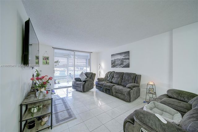 14140 SW 84th St 101-H, Miami, FL 33183