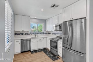 10013 W LAKEVIEW Circle N, Sun City, AZ 85351