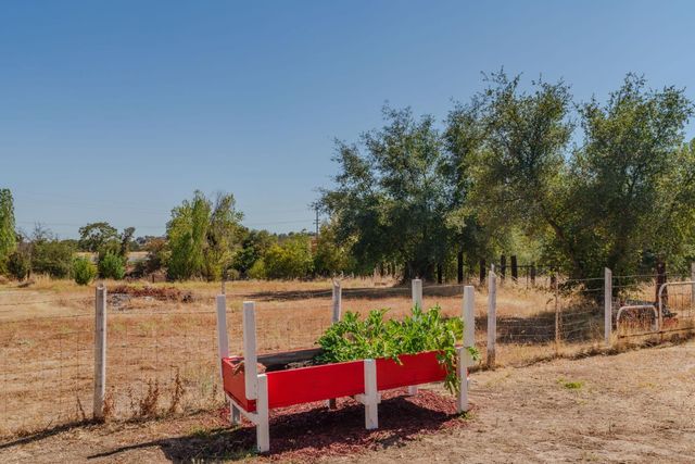 9680 Warren Rd, Valley Springs, CA 95252
