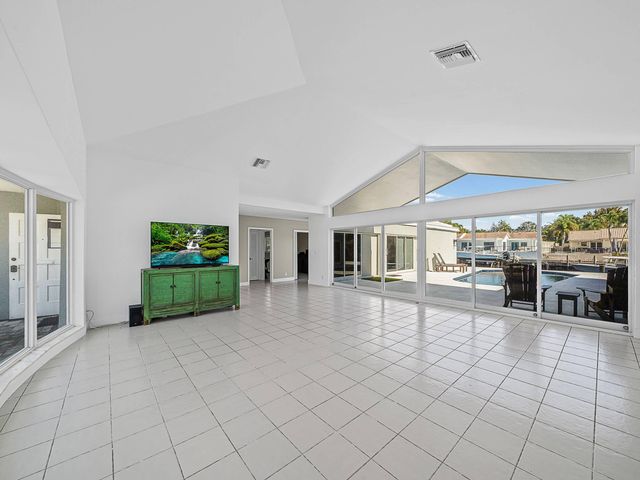 830 Cypress Way, Boca Raton, FL 33486