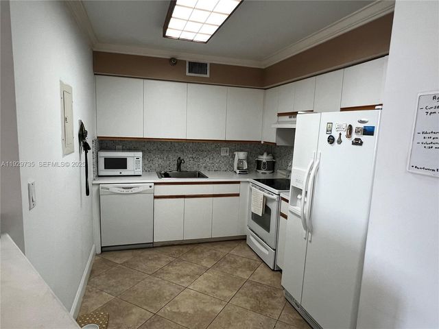 3400 NE 192nd Street 2102, Aventura, FL 33180