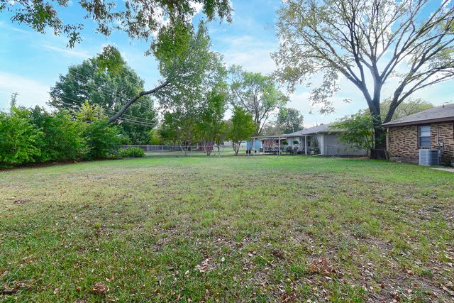 1304 Skyline Drive, Greenville, TX 75401
