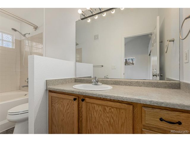 18242 E Flora Pl B, Aurora, CO 80013