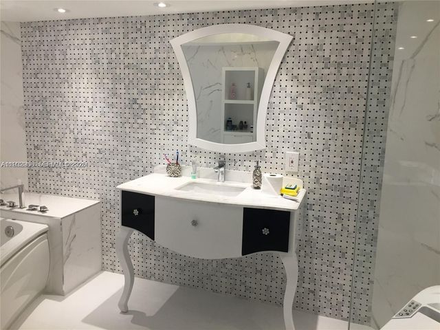 16485 Collins Ave 538, Sunny Isles Beach, FL 33160